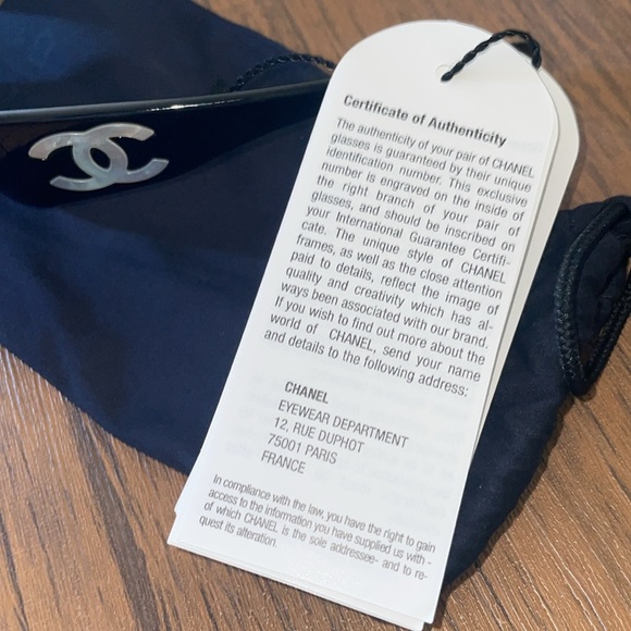 Chanel Black with mother of pearl logos, like new - Picture 4 of 4